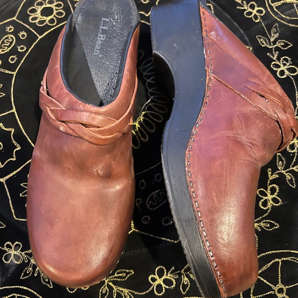 L.L Bean 41 Leather Clog - image 8